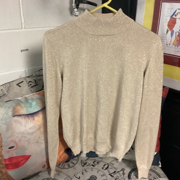 GOLD GLITTER. TURTLE NECK SWEATER SEE SIZE dimension s - Picture 2 of 6